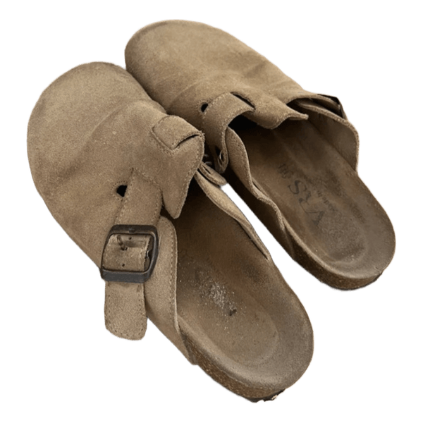 VRS beige ruskind clogs