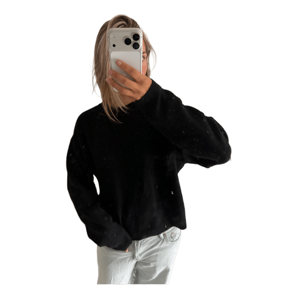 Sort strikket sweater