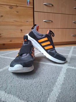Hallikud Adidas tossud