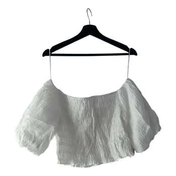 Valkoinen off-shoulder pusero
