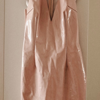 OhPolly vaaleanpunainen nude vinyl dress