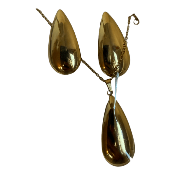 Gold teardrop jewellery set