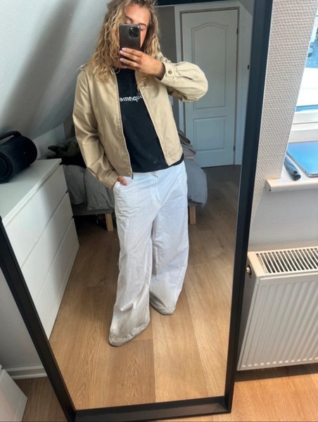 Beige bomberjakke