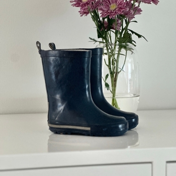 My wear 25 kids' shoes