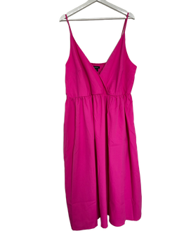 Boohoo mekko