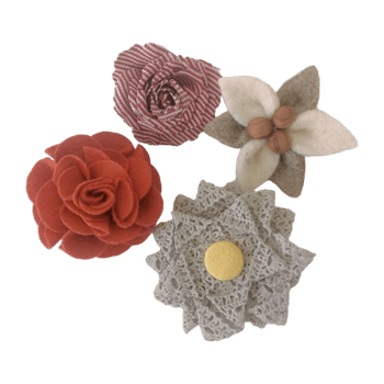 A set of brooches jewelry