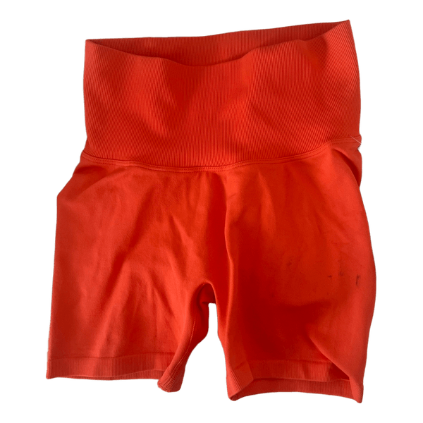 Oranssit treenishortsit