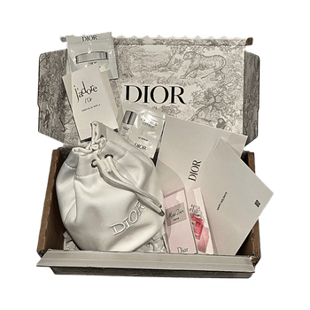 Dior valkoinen meikkilaukku ja tuotteet