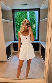 Balta suknelė