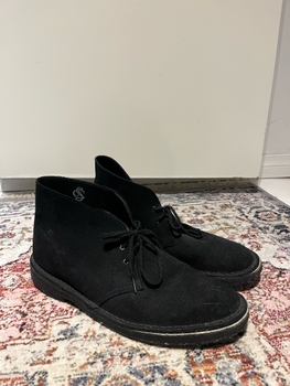 Clarks Desert Boot, Musta