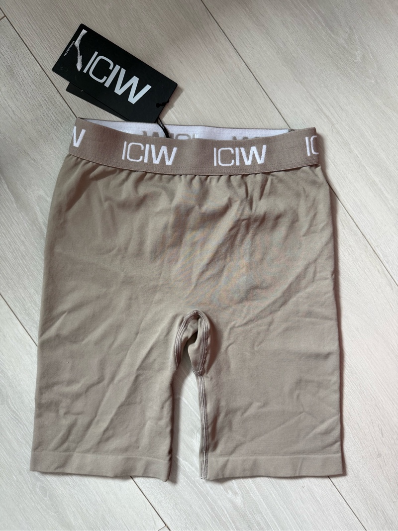 ICIW treenishortsit