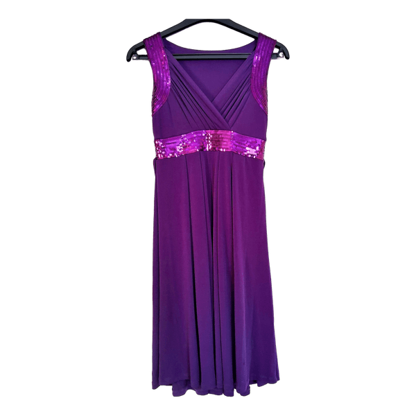 Violetti juhlamekko paljeteilla