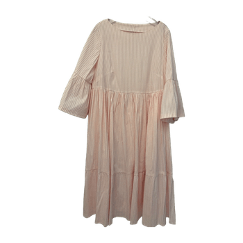 Ompelialla tehty dress