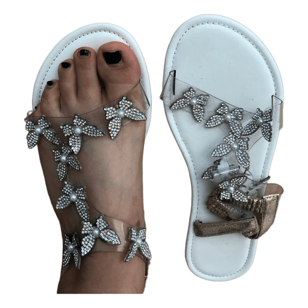 Hvide sandaler med sommerfugle