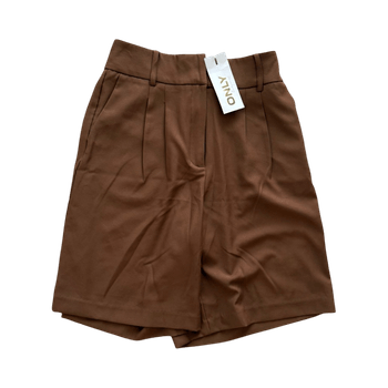 Suklaanruskeat shortsit