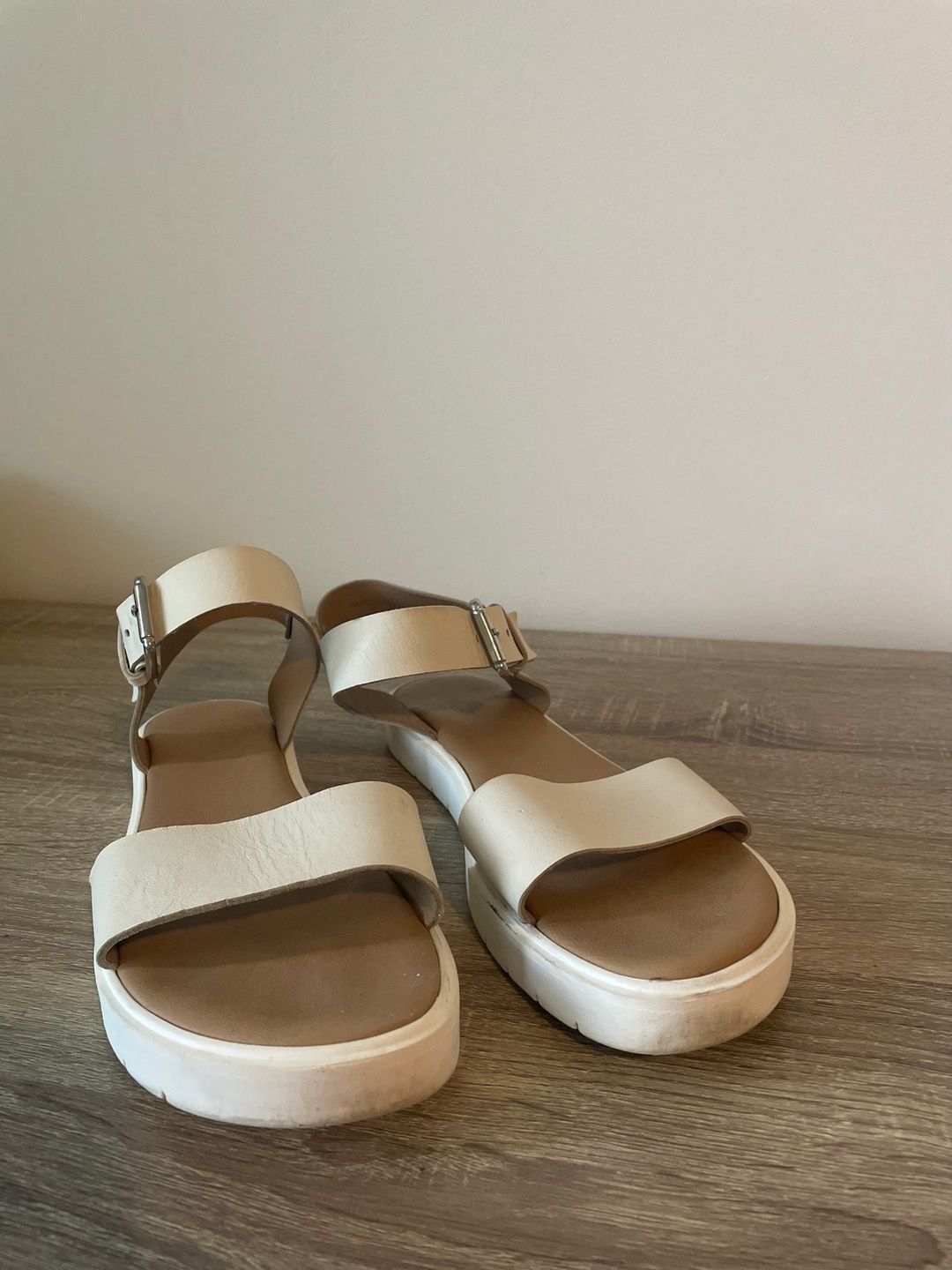 Pier • one sandals