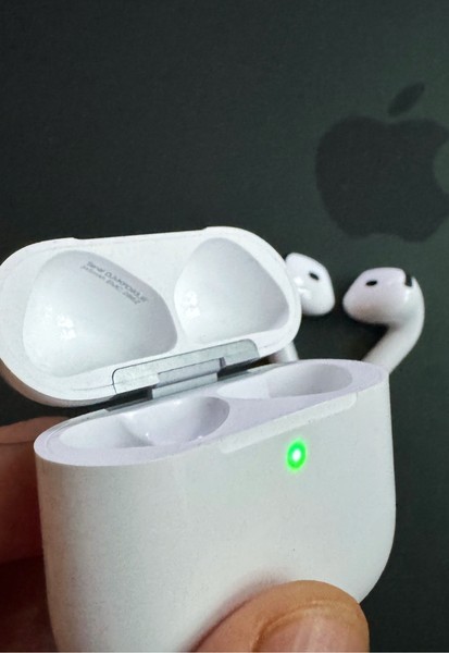 AirPods 4 (2024)