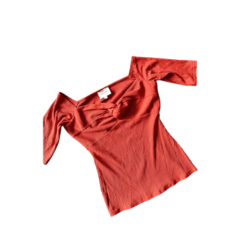 Ribattu  punainen toppi