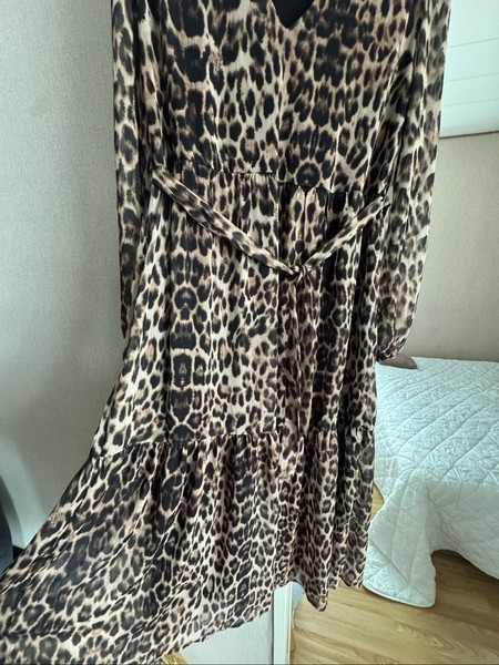 Leopard print midi dress