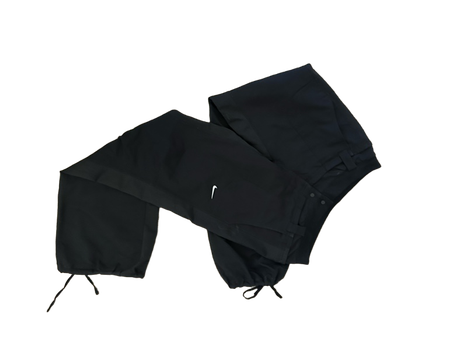 Mustat sporttihousut