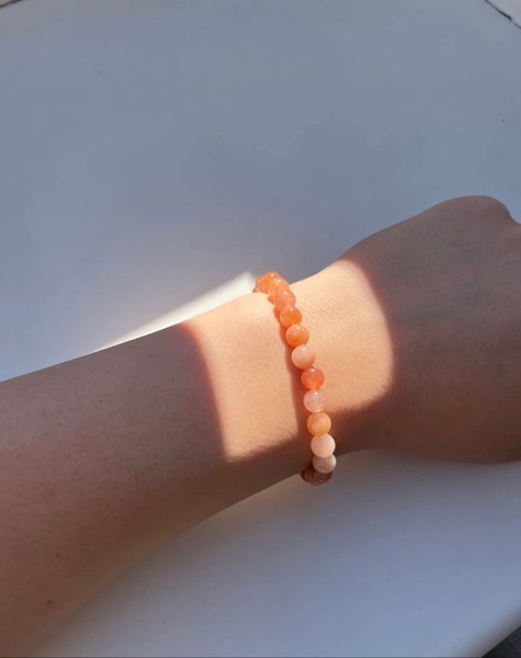 Orange perlearmbånd