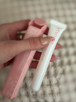 Rhode peptide lip treatment