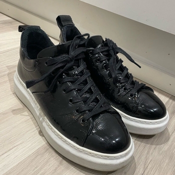 Pavement sneakers