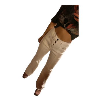 Valkoiset korkeavyötäröiset farkut