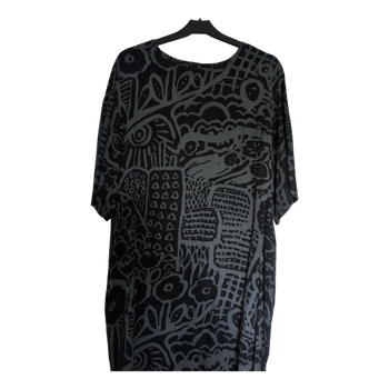 Kuviollinen mustaharmaa mekko