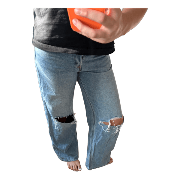 Lyseblå jeans med huller