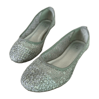 Zip shoes heels