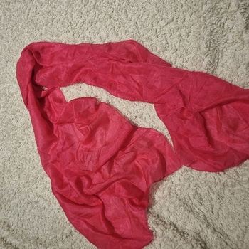 Pinkki silkkihuivi