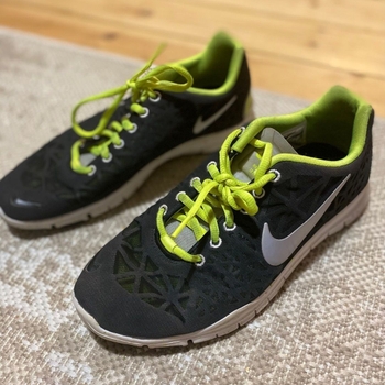 Nike sports shoes