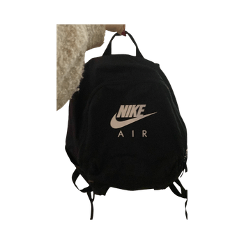 Musta Nike Air reppu