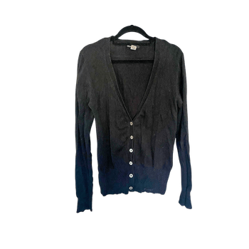 Musta pitkähihaisen neule