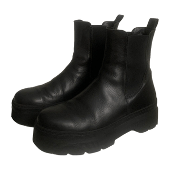Pavement boots