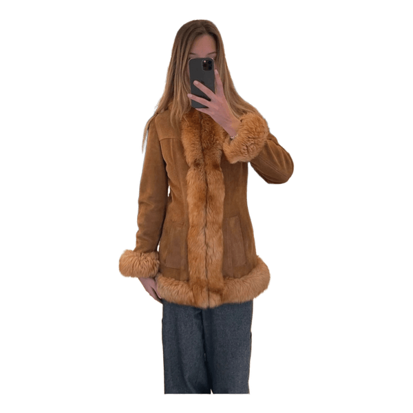Brun jakke med pelskant