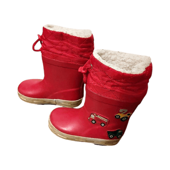 Punaiset kumisaappaat