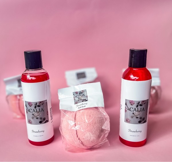 Calia strawberry bath set