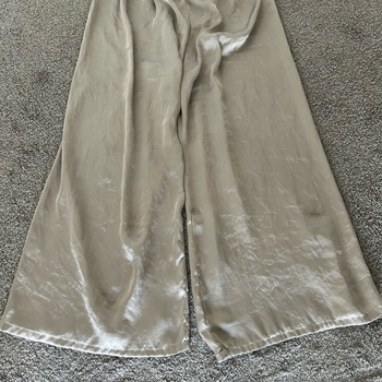 Metallinväriset liehuhousut