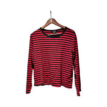 Punainen raidallinen paita