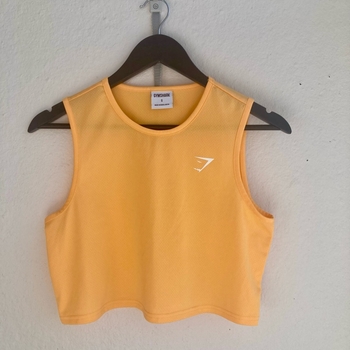 Keltainen Gymshark crop top