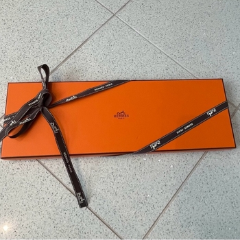 Hermès lahjalaatikko ja nauha 37,5x13x2,5cm 