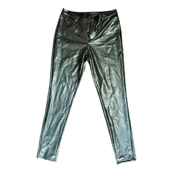 Mustat tekonahkahousut.