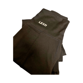 Mustat urheiluleggingsit