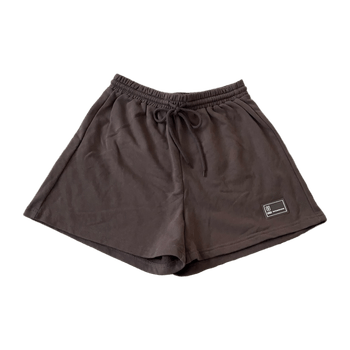 Ruskeat shortsit