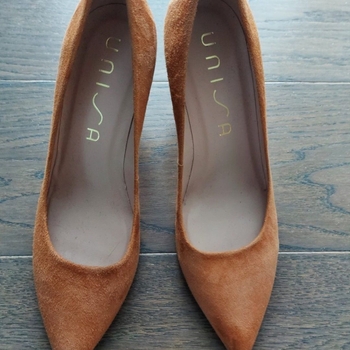 Unisa heels