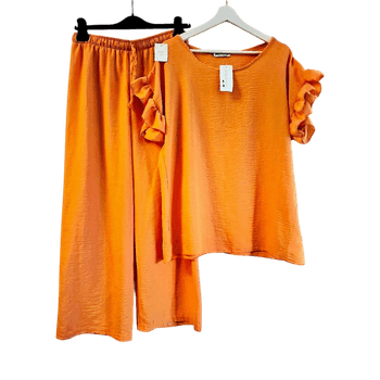 Italian made perfect linen summer outfit