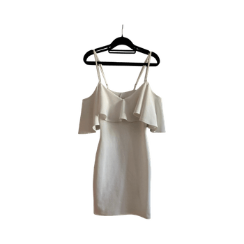 valkoinen olkaimellinen mekko