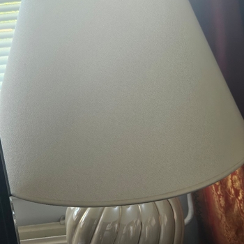 Iso beige pöytälamppu